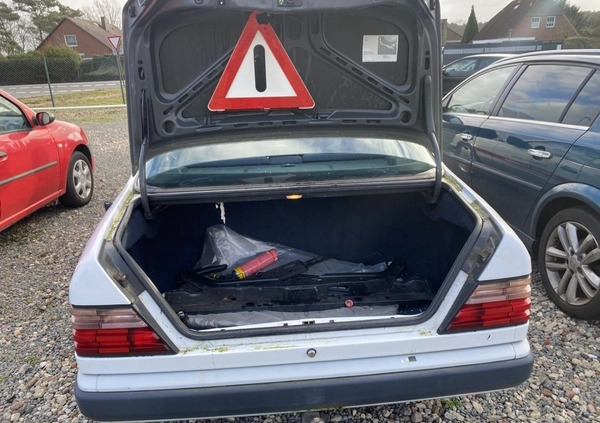 Mercedes-Benz W124 (1984-1993) cena 23500 przebieg: 260000, rok produkcji 1988 z Starachowice małe 106